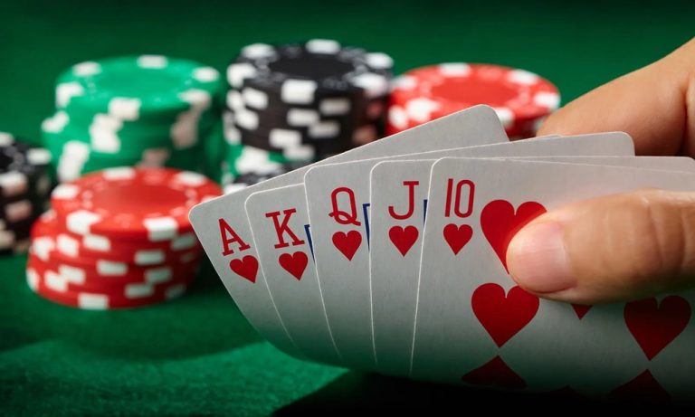 How do online sic bo rounds follow game rules?